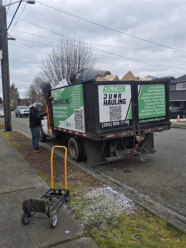 Signs You Need a Junk Removal Service Today